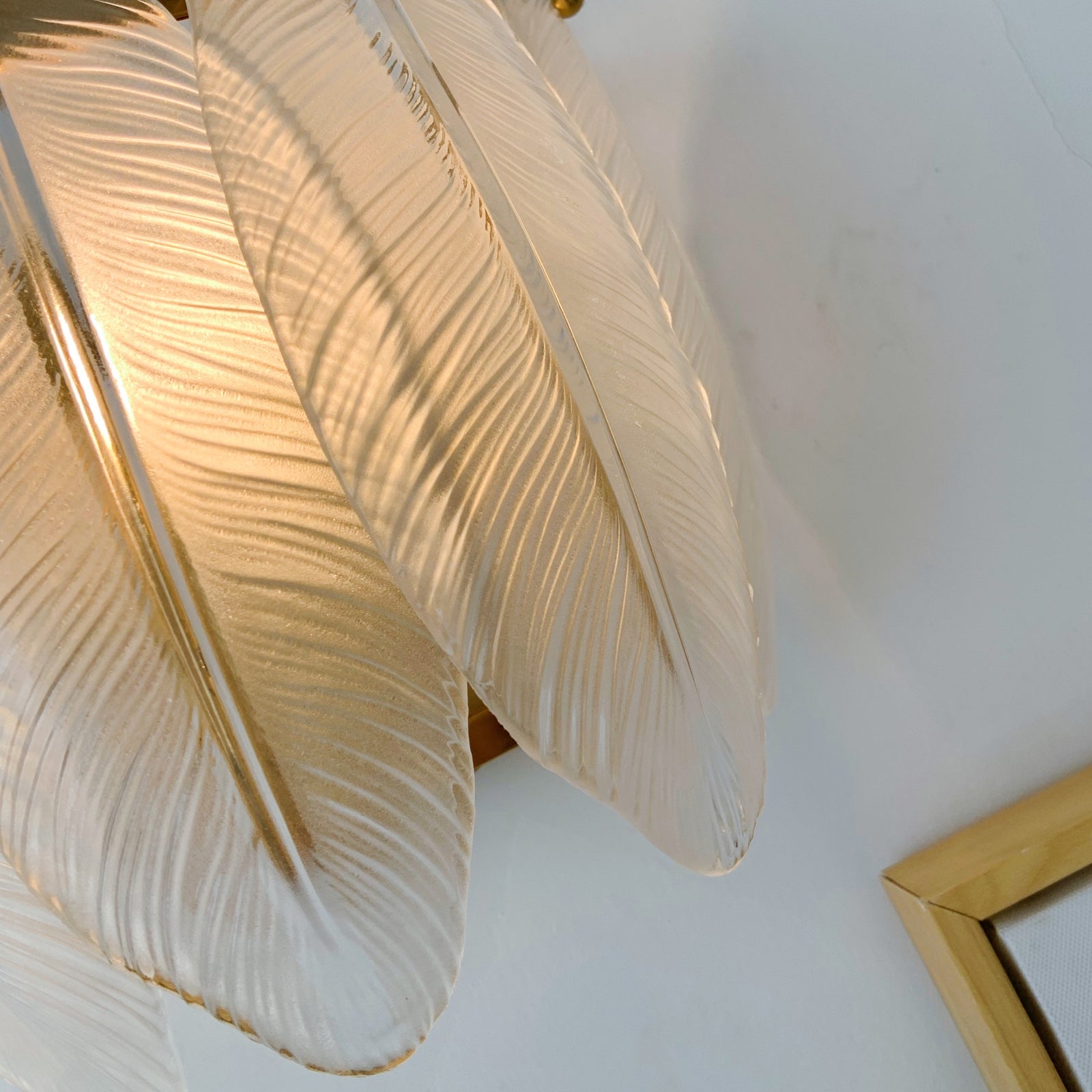 Decorative wall light fixture with leaf-like design