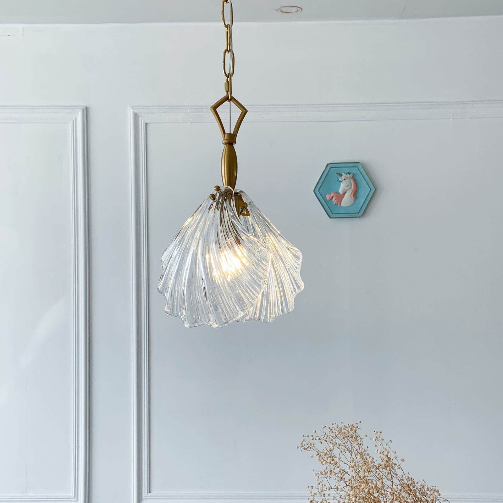 Luxury shell pendant light hanging fixture - adjustable brass chain detail